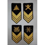 Gradi (paio) per uniforme ordinaria invernale (O.I.) da Sergente della Marina Militare Italiana (tutte le categorie) Gradi (paio) per uniforme ordinaria invernale (O.I.) da Sergente della Marina Militare Italiana (tutte le categorie)
